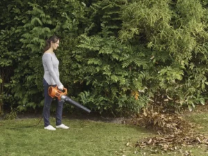 BLACK+DECKER elektrischer Axial-Laubbläser, 1850 W, 225 km/h – Image 2